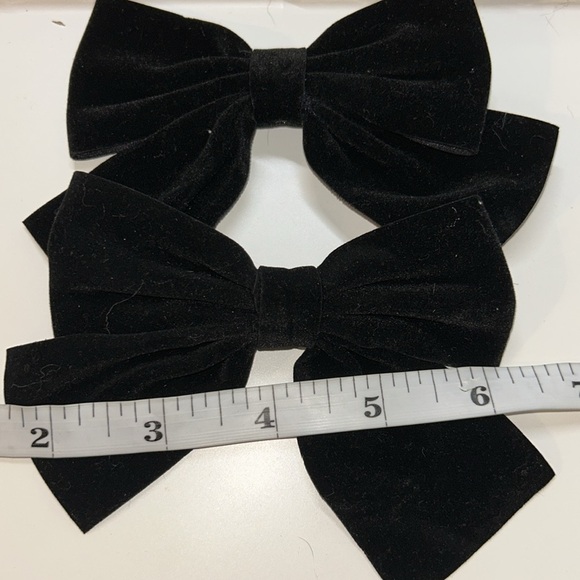 Elegant Black Velvet Hair Bows - Picture 2 of 3
